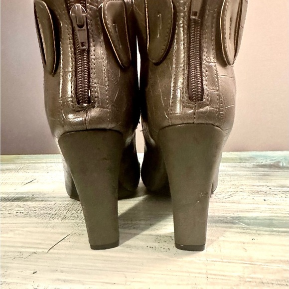 IZABELLA Rue Ankle Boots - Picture 9 of 10